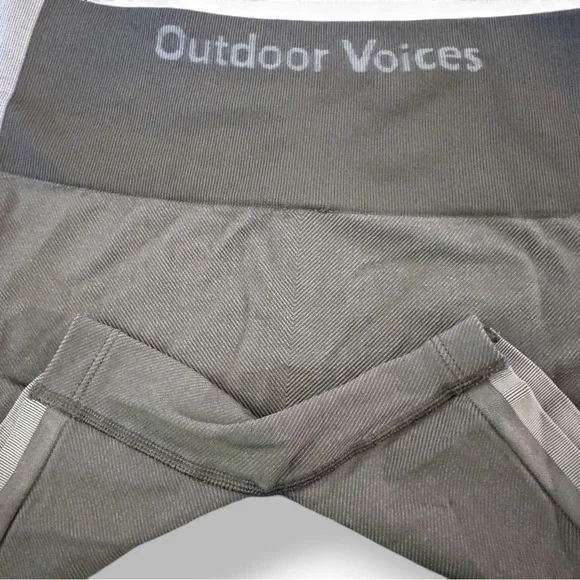 NWOT Outdoor Voices Seamless Smooth 4.5" Bike Short in Grey - Size Medium - Picture 6 of 7